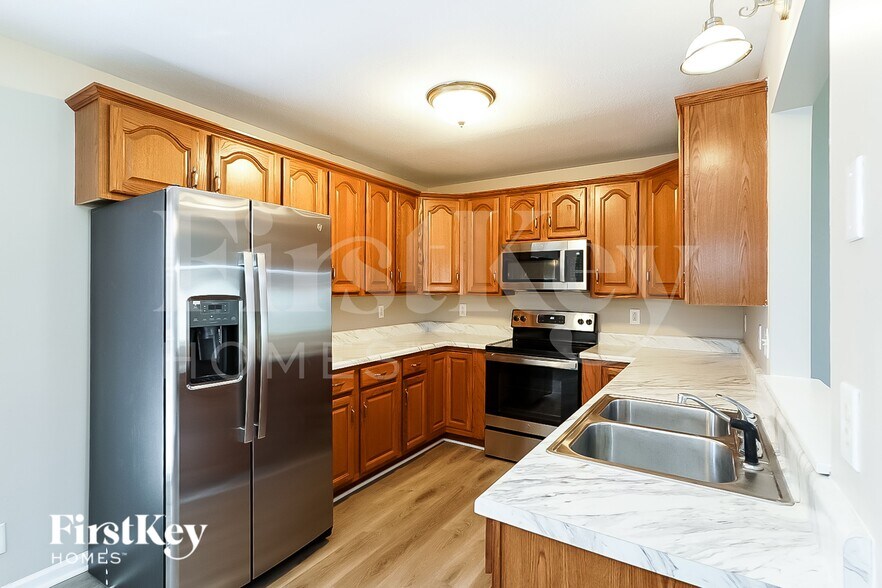 Building Photo - 3668 Aurora Dr