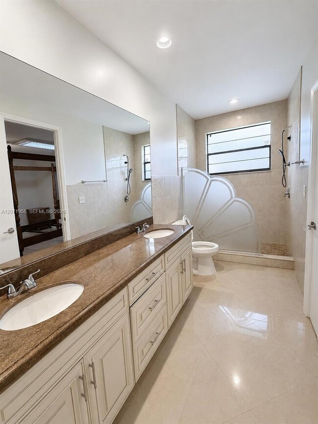 Building Photo - 8142 Silver Palm Ct