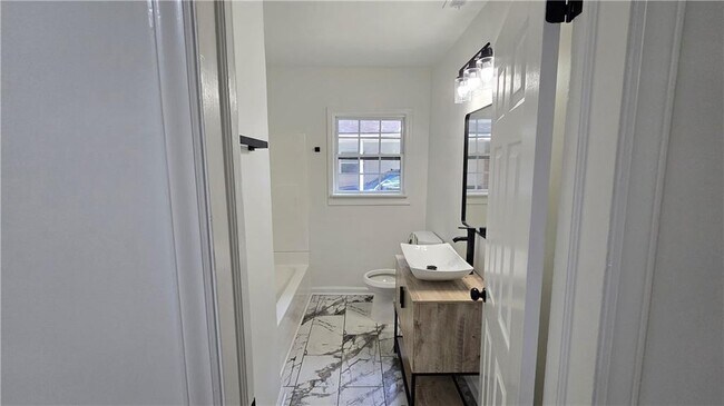 Building Photo - 2084 Snow Rd SW