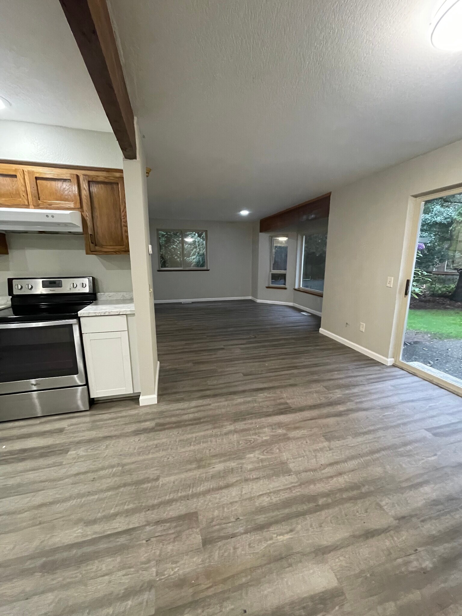 Building Photo - 14210 Beverly Park Rd