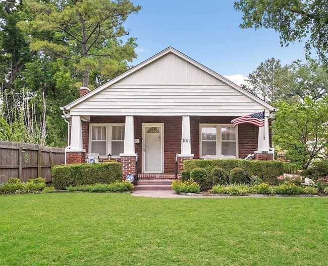 Primary Photo - Pristine Bungalow in heart of Mid Town!