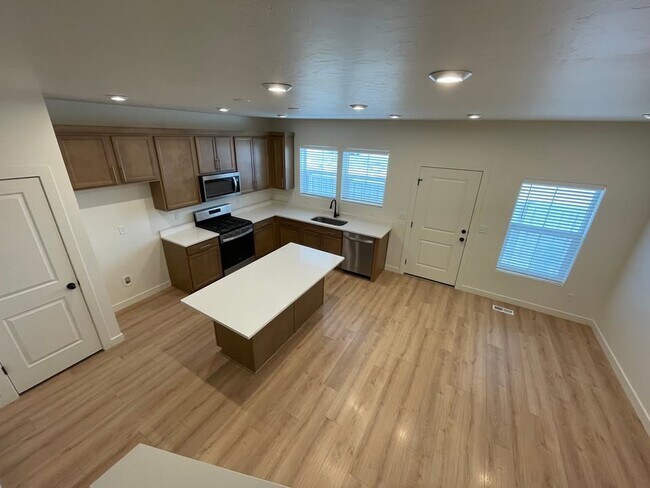 Building Photo - 4356 Hurstbourne Dr