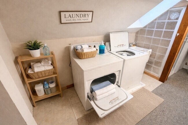 Building Photo - 50 School St