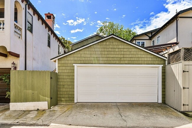 Building Photo - Furnished Master Suite Near Manhattan Beach! All Utilities & Internet Included!