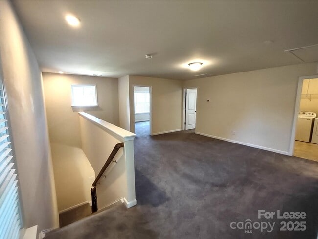 Building Photo - 7135 Thornrose Dr
