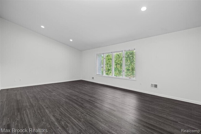 Building Photo - 3332 Barlyn Ln