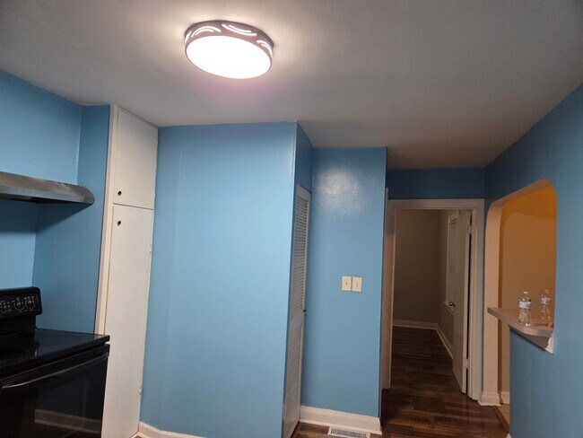 Building Photo - 4879 Charlotte Dr