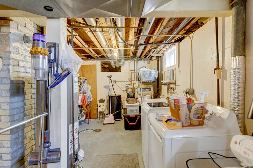 Building Photo - 3621 Dennett Dr