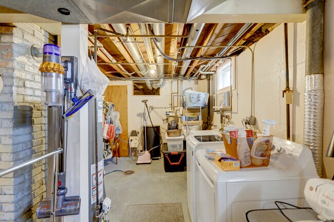 Building Photo - 3621 Dennett Dr