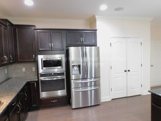 Building Photo - 4517 Gunnersbury Ln