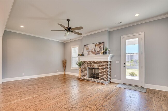 Building Photo - 3067 Rosewood Dr