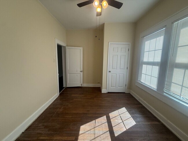 Building Photo - 911 Shady Oak Ln