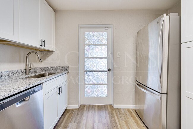 Building Photo - Beautifully Remodeled 3 Bedroom Home in th...