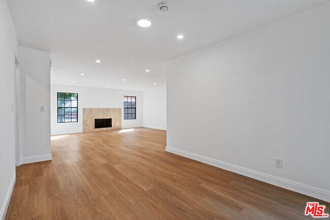 Building Photo - 2541 Stoner Ave