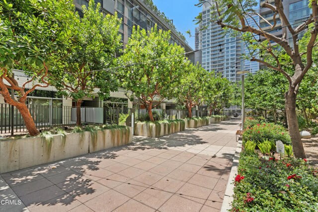 Building Photo - 1155 S Grand Ave