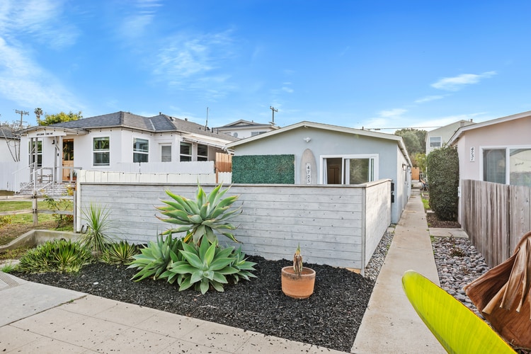 Primary Photo - 4725 Santa Cruz Ave