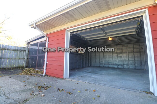 Building Photo - 3206 Kenwood St