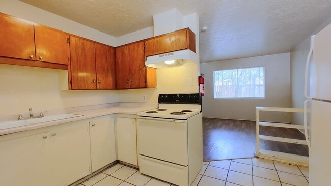 Building Photo - 532 Chama St SE