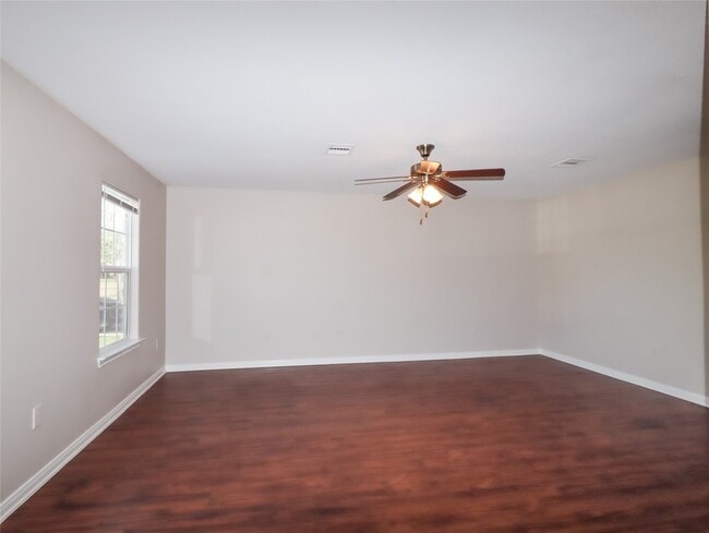 Building Photo - 7413 Blue Jay Dr