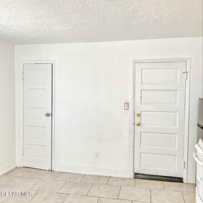 Building Photo - 1526 Yandell Dr