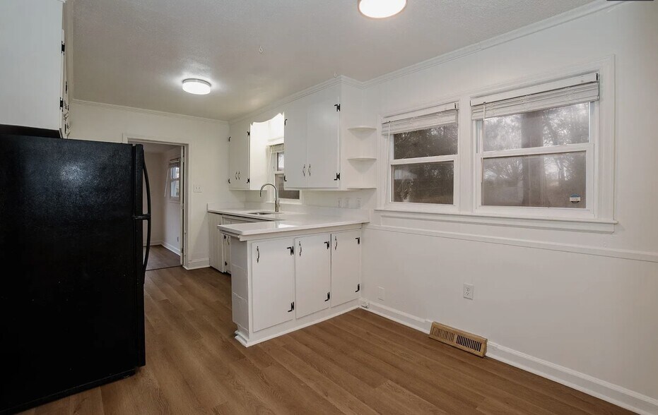 Building Photo - 1734 Legion Rd