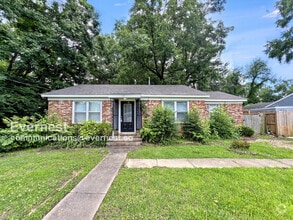 Building Photo - 533 Burkman Dr