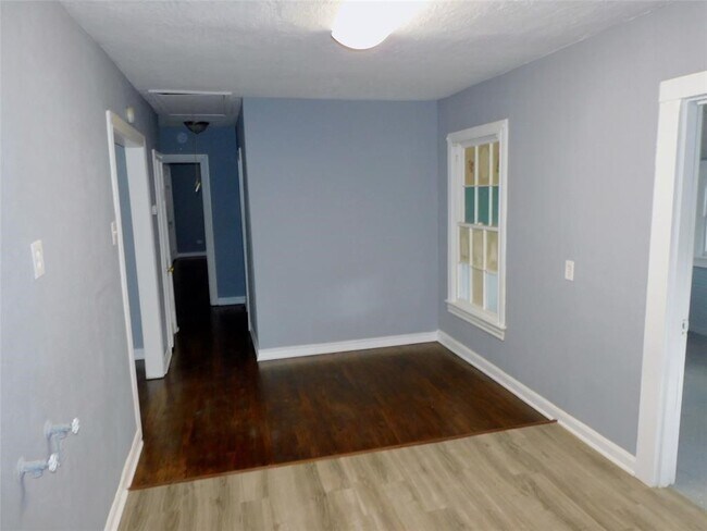 Building Photo - 816 Avenue A