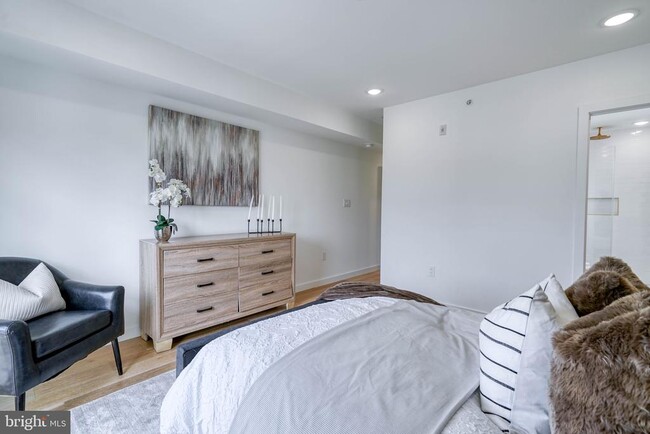 Building Photo - 850 N 19th St