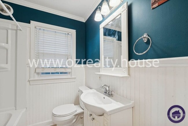 Building Photo - 4114 S Detroit Ave