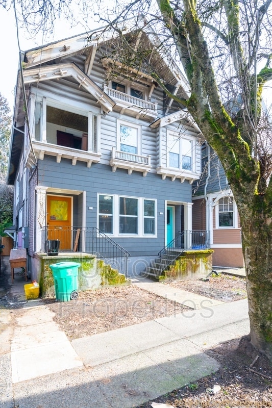 Building Photo - 616 NW 22nd Ave