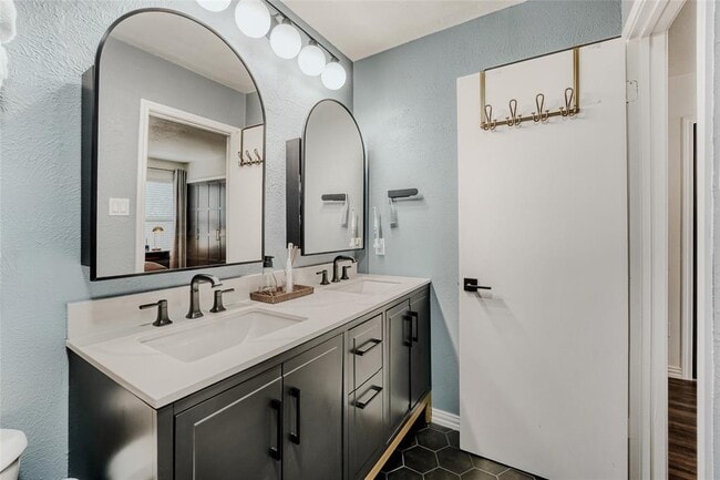 Building Photo - 916 Great Britain Blvd