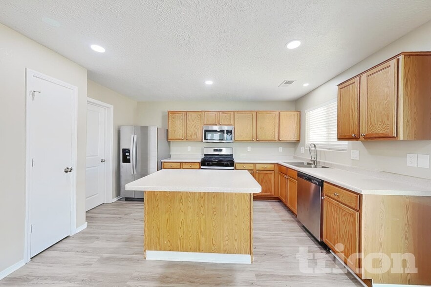 Building Photo - 6407 Black Hawk Dr NE