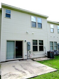 Building Photo - Three Bedroom Townhome in Richlands Close to Everything!!