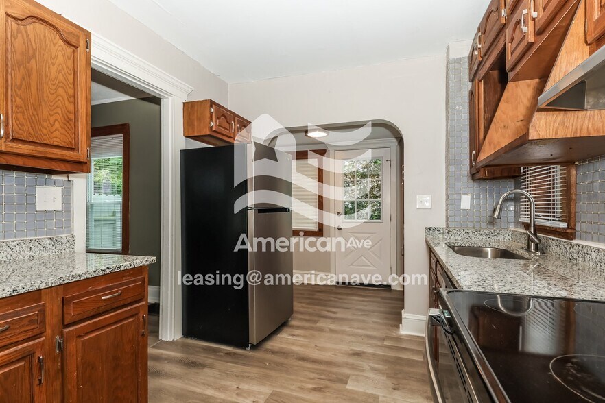 Building Photo - 1241 Epworth Ave