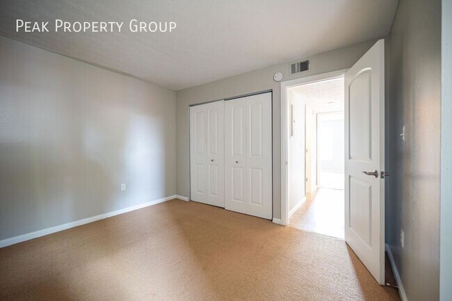 Building Photo - 955 Quay Ave