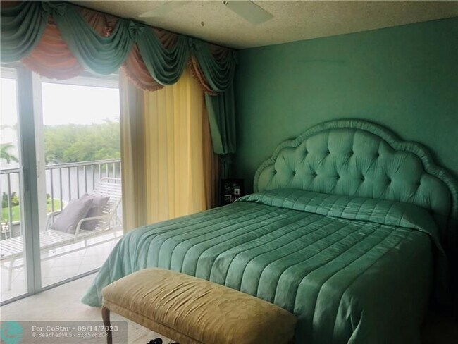 Building Photo - 1523 E Hillsboro Blvd