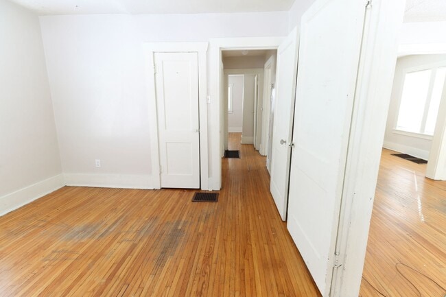 Building Photo - Cozy 2 Bed, 1 Bath!