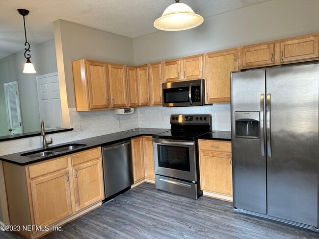 Building Photo - 264 Scrub Jay Dr