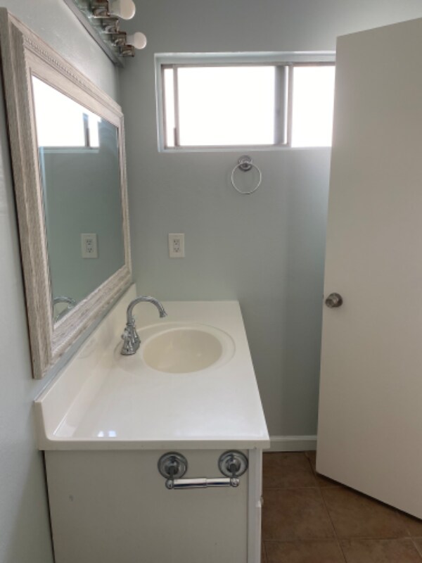 Building Photo - 5354 Lindley Ave