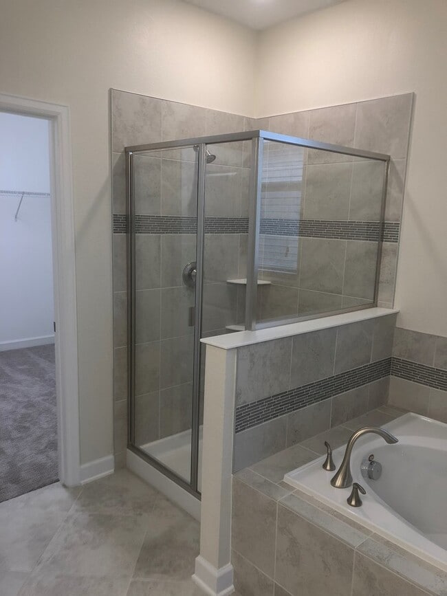 Building Photo - Lakefront Single Story 3/2 Home  FREE wash...