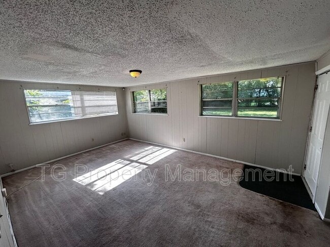 Building Photo - 6422 Solandra Dr