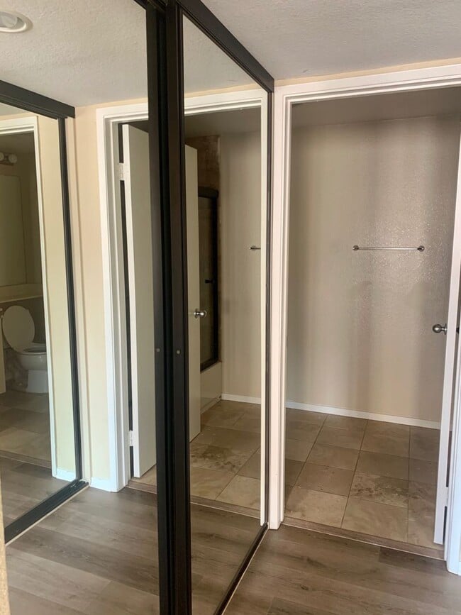 Building Photo - Gorgeous 2BR/2.5BA Condo in University City/Golden Triangle