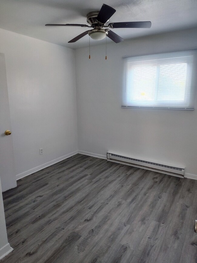 Building Photo - 1039 Sheridan Rd