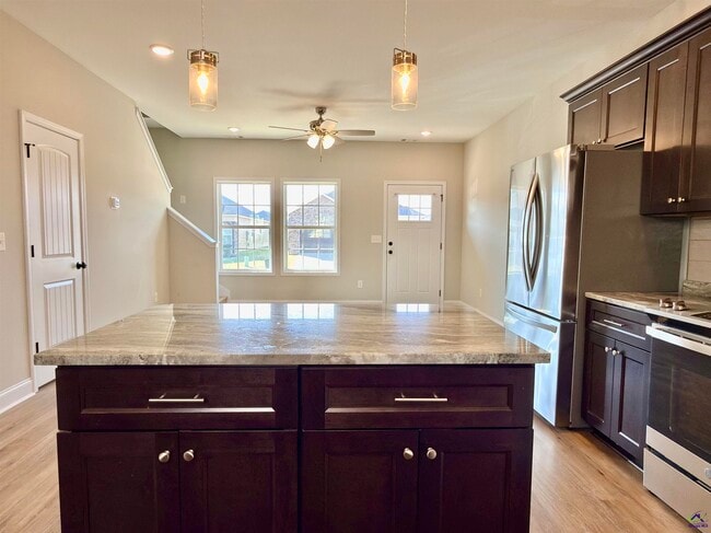 Building Photo - 212 Beau Claire Cir