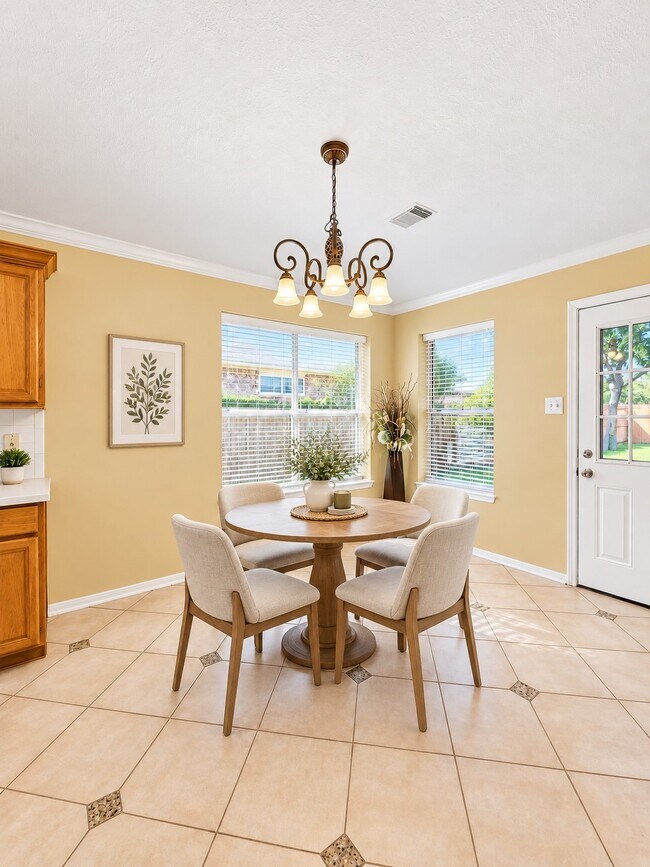 Building Photo - 2610 Parkbriar Ln