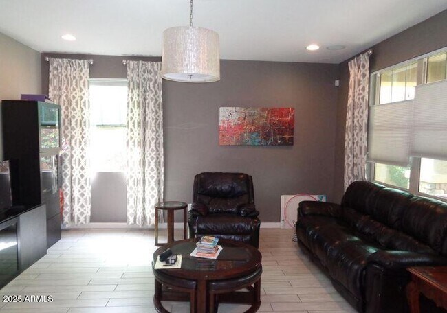 Building Photo - 240 N Senate St