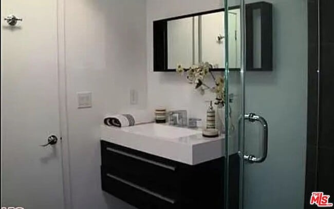 Building Photo - 811 S Bedford St