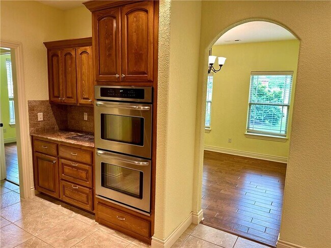 Building Photo - 5732 Dancing Rabbit Dr