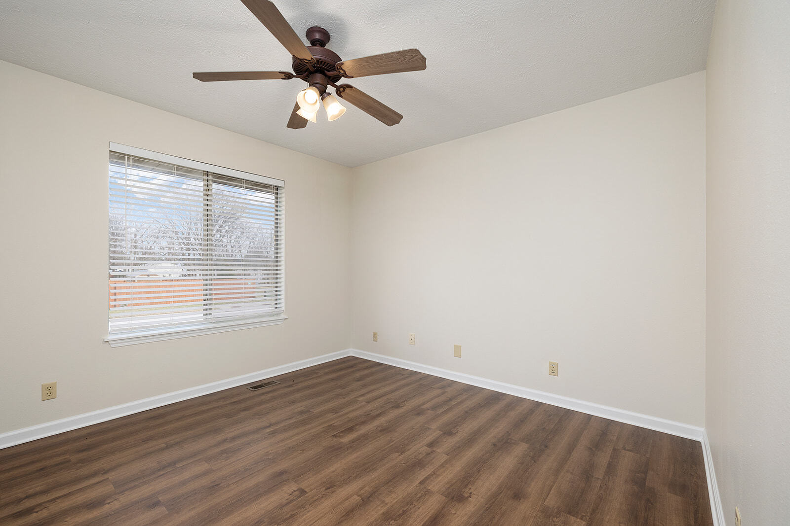 Building Photo - 647 S Meteor Ave