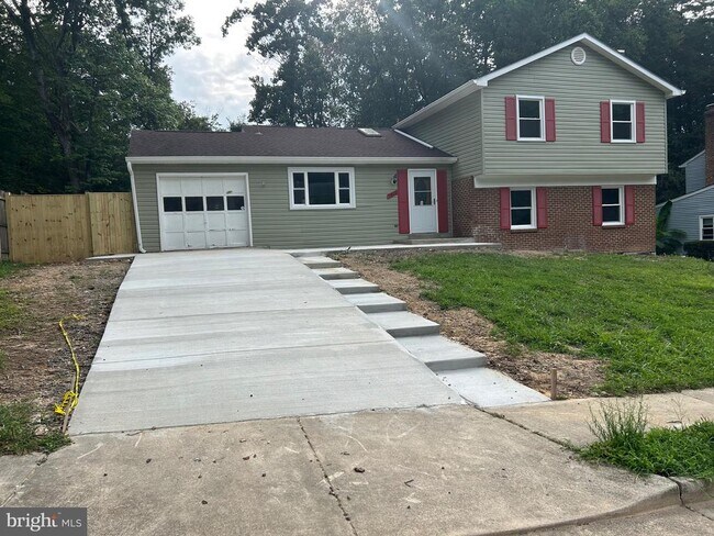 Building Photo - 7810 Newington Woods Dr